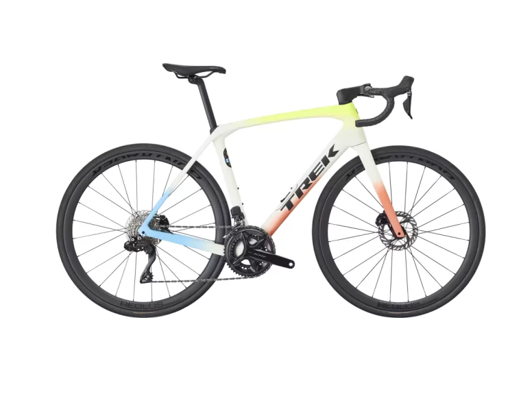 Trek Domane SL 6 Gen 4 Era White/Glowstick/Coral Fade 2026